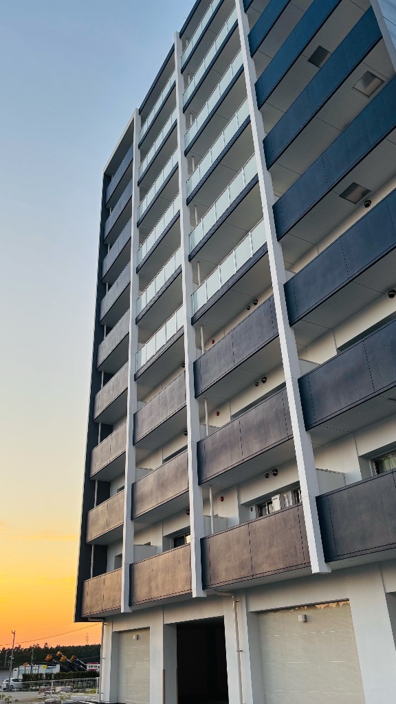 CRYSTAL GARDEN KUMAMOTO RESIDENCE 外観（夕景）